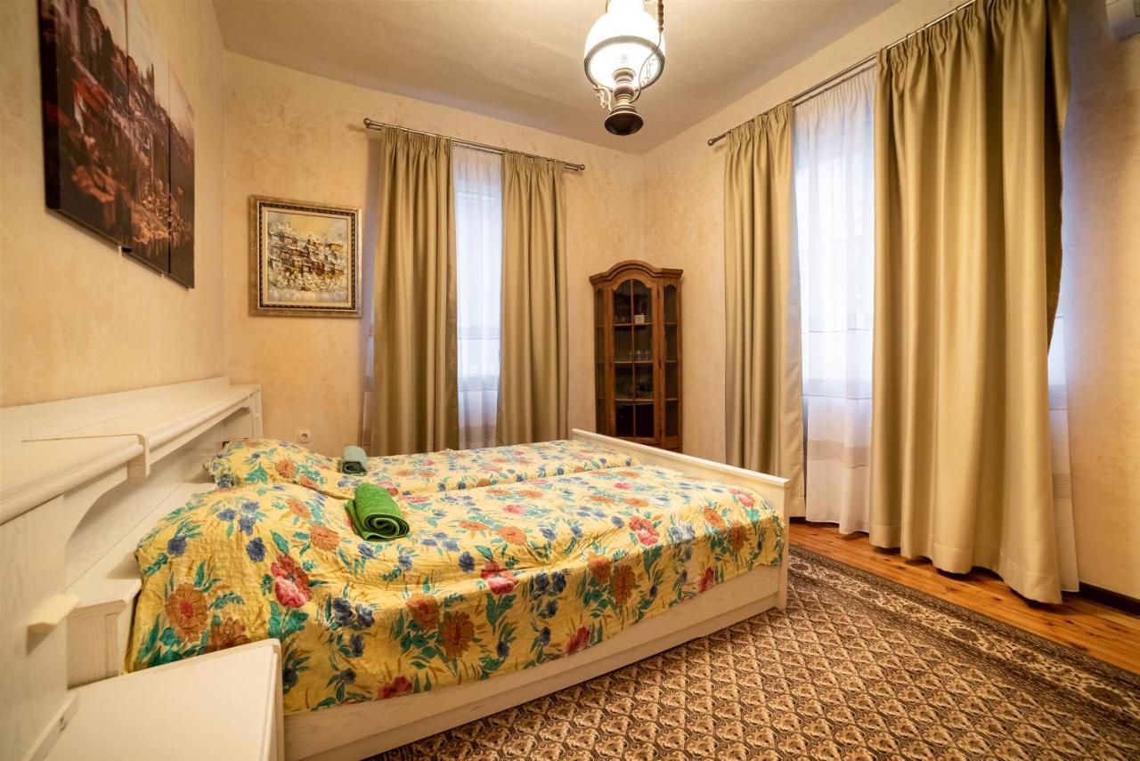 Zlatanov Residence Veliko Tŭrnovo Exterior foto